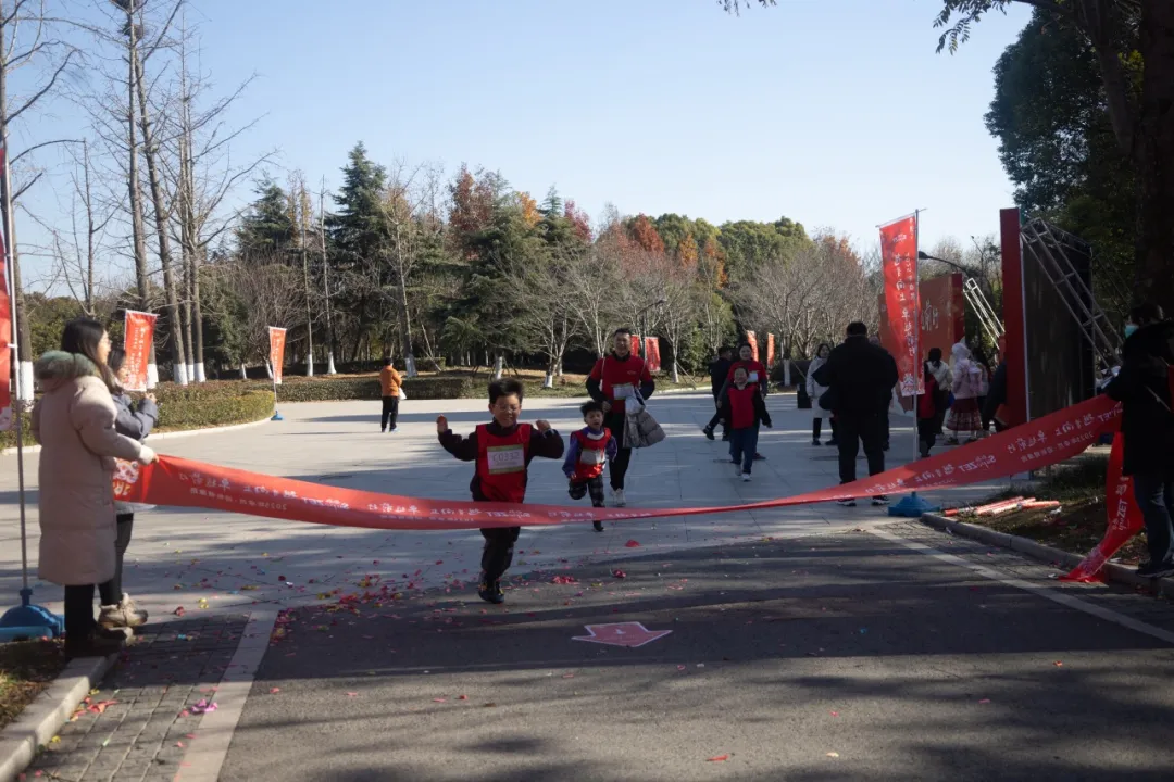 回望2024 启航2025 | 优德88股份2025年度战略年会顺遂召开